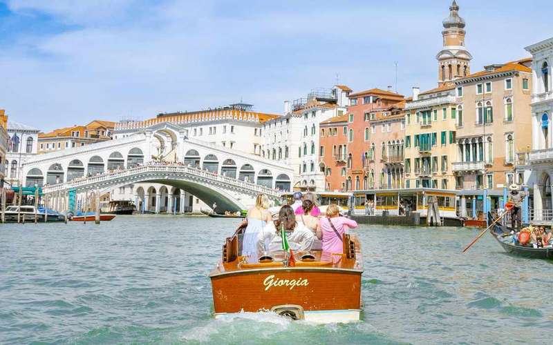 Velence: hajóút a Canal Grande-n