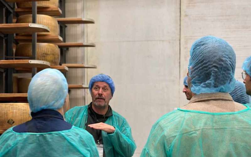 Parmezán- és balzsamecet-kóstoló túra a Ferrari Múzeummal