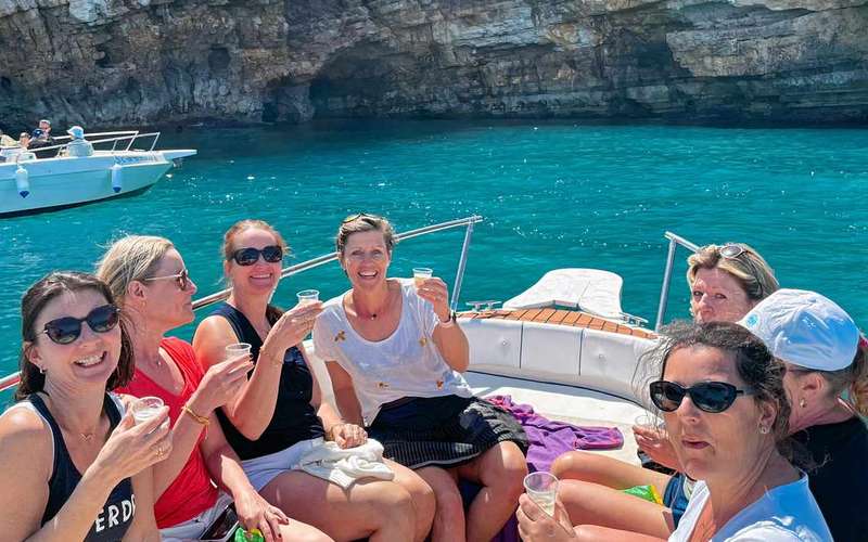 Plavba rychlostním člunem k jeskyním v Polignano a Mare