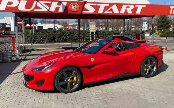 Ferrari Portofino Kurztour: neun Kilometer ab dem Museumsplatz