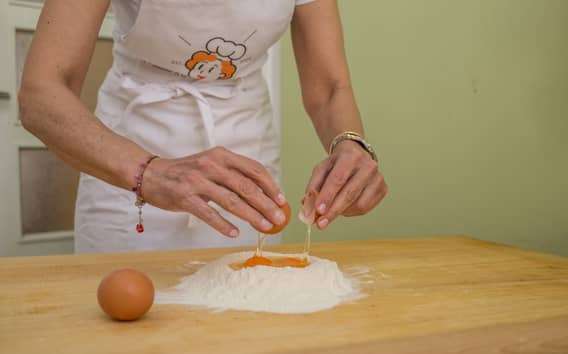 Clase de cocina en Rímini, en casa de un lugareño con vino
