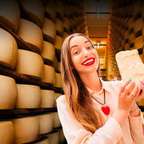 Parmigiano Reggiano-gyárlátogatás Parmában borkóstolóval