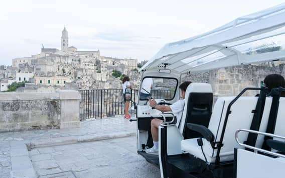 Tuktuk tour Matera met proeverij van wijn en streekproducten