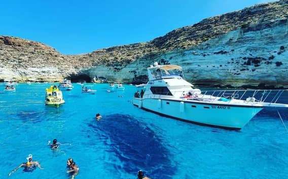 Taormina: Tour in barca con aperitivo all'Isola Bella