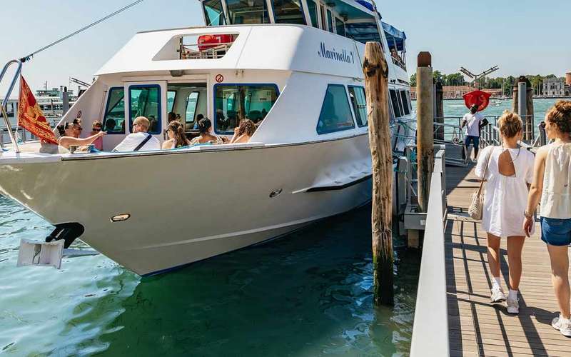 Murano, Burano és Torcello hajós túra üvegfúvással