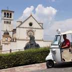 Assisi tuk-tuk túra: látnivalók klasszikus Ape Calessino járművel