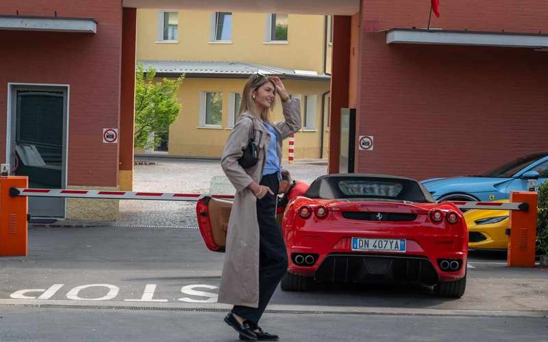 Bolognából: kirándulás a Ferrari Múzeumba jegyekkel és ebéddel