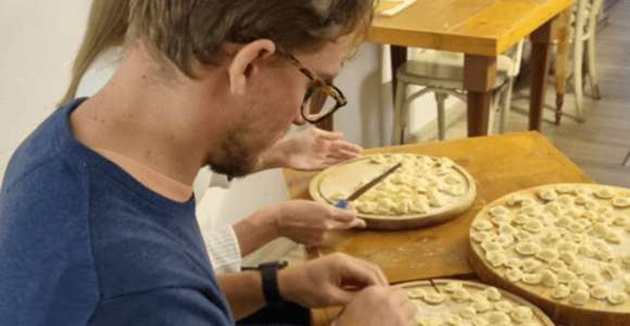 CLASE DE ORECCHIETTE CON CATA DE VINOS Y APERITIVO