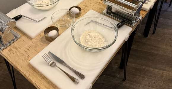Palermo: Clase de cocina de pasta y tiramisú con vino