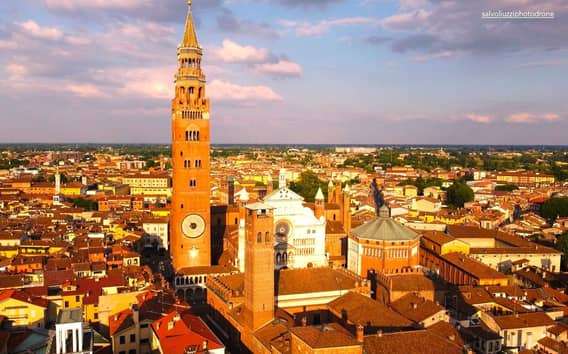Tour a pie por Cremona: catedral y ayuntamiento