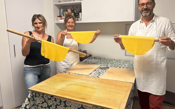 Pasta-Kochkurs in Modena: Tagliatelle, Tortelloni & Tiramisù