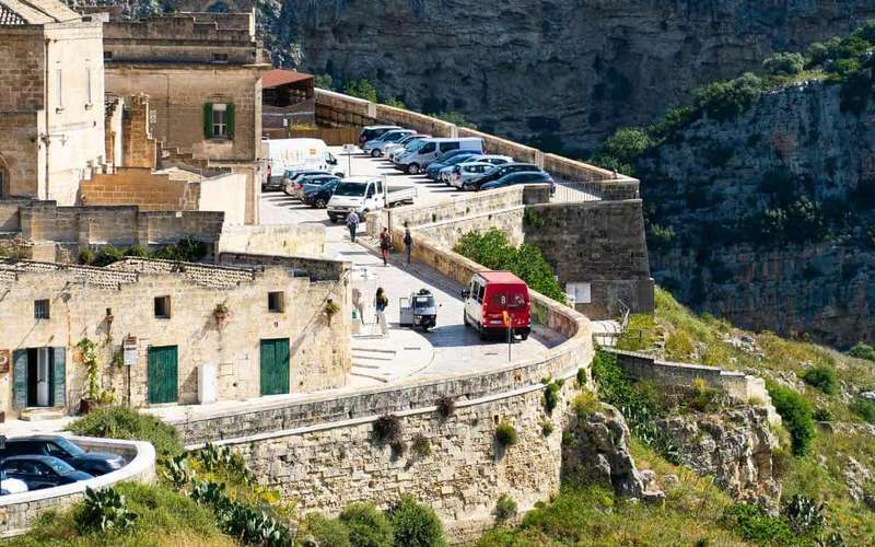 Matera panorámabuszos túra a Casa Grotta látogatással