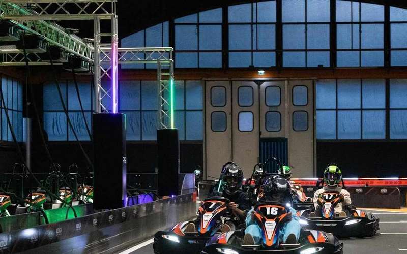 Elektromos gokartozás Monzában időmérővel és 15 köres versennyel