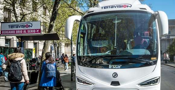 Bérgamo: Traslado en autobús AC a Milán - Sin complicaciones y equipaje gratis