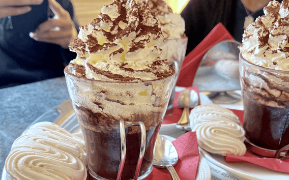 Ruta por los cafés históricos de Trieste a pie con dulce