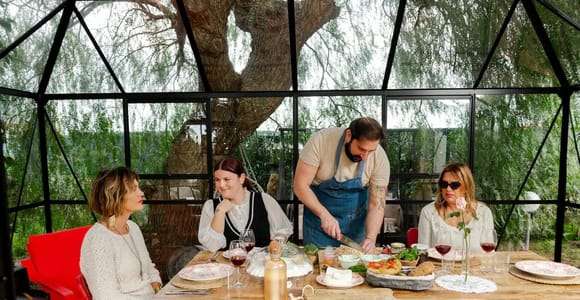 Degustación de quesos de Puglia, vino y pan, en el campo de Ostuni