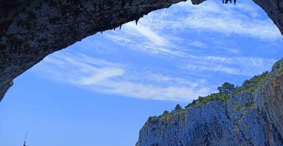 Castro: excursão de barco pelas grutas de Castro e pela costa de Santa Cesarea