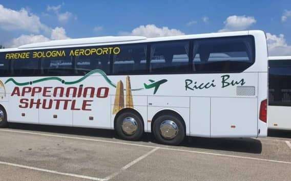 Bologna: Marconi Flughafen Bustransfer nach/von Calenzano Stadt