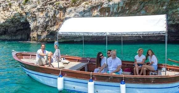 Santa Maria di Leuca: Guided boat tour to the Ionian caves and aperitif