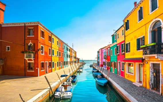 Tour privado en barco por Murano y Burano con guía local
