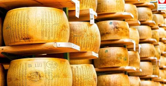 Parma: Parmigiano-Reggiano Cheese Factory Tour & Tasting