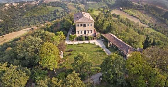Avsmakning av vin på Cantina Montevecchio Isolani
