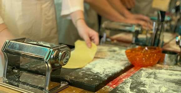 Venecia: Clase de cocina de pasta y tiramisú con vino