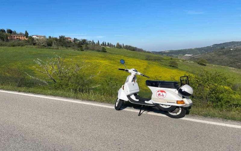 Vespás túra Bologna dombjai között