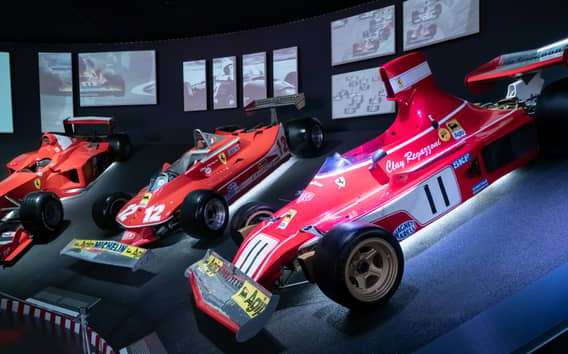 Ferrari-Museen ab Bologna mit dem Zug: Modena und Maranello