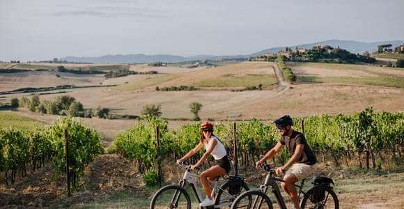 Cortona: Val di Chiana E-Bike Tour mit optionalem Wein-Mittagessen
