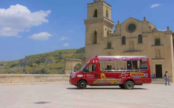 Bustour Sassi di Matera met ecobus, open dak en grotwoning