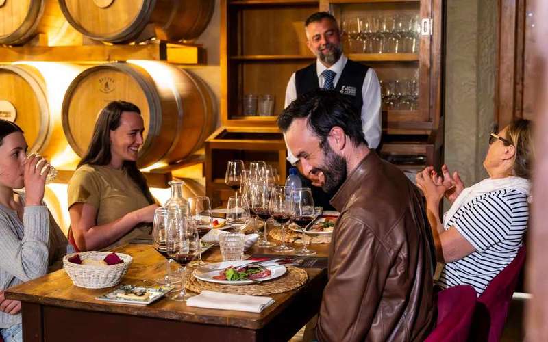 Chianti borászati ebéd a Poggio ai Laghiban olajjal és ecettel