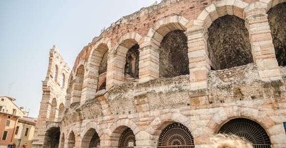 Verona: Tour guidato dell'Arena ad accesso prioritario