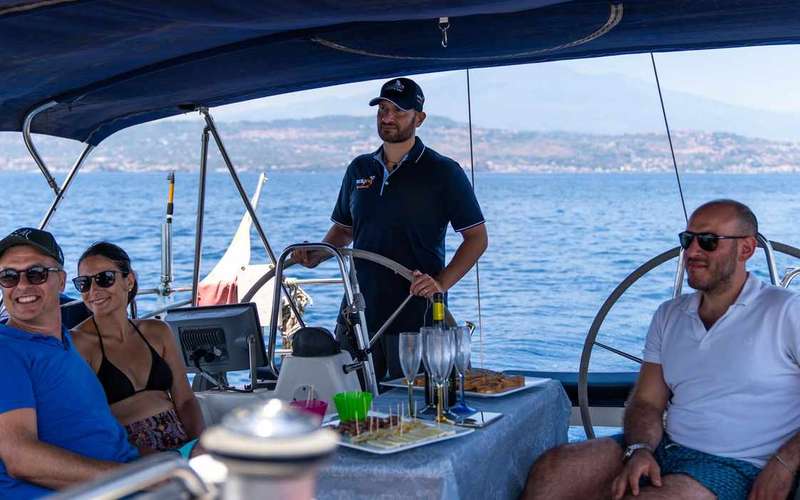 Cyclops Riviera hajókirándulás Catániából aperitifessel