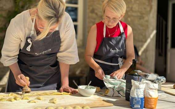 Clase de cocina toscana cerca de Lucca, en una granja
