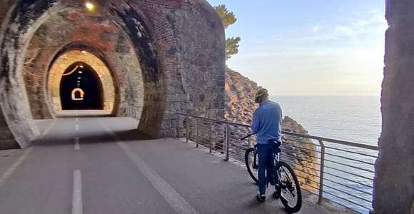 Levanto nach Framura, die neue 5-Terre-E-Bike-Tour ohne Publikum