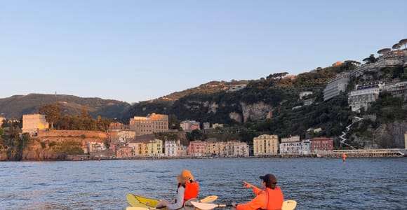 Sorrento: Small group kayak tour to Bagni Regina Giovanna