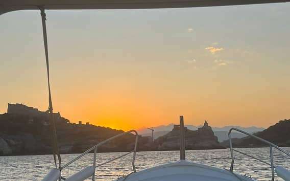 Riomaggiore: tour delle Cinque Terre al tramonto con vino e focaccia