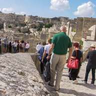 Vezetett séta a Sassikban, helyi történetekkel – Matera