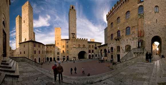San Gimignano y Volterra: excursión de un día desde Siena