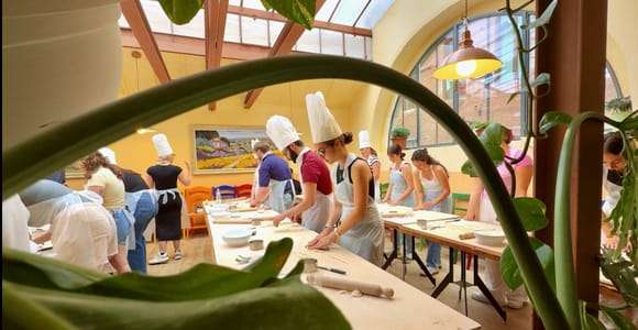 Siena: Clase de Cocina de Pasta y Tiramisú con Vino