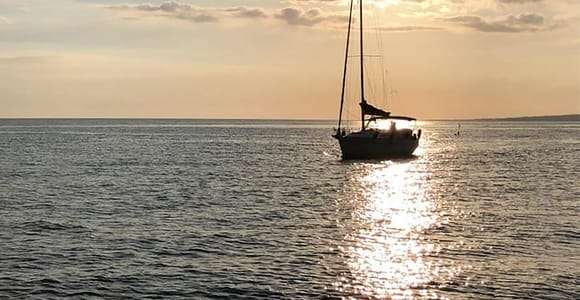 SUNSET - apéritif sur un voilier