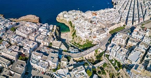 Bari: excursión de un día en autocar privado por Alberobello, Monopoli y Polignano con guía