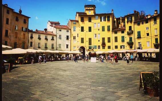 Tour a pie por Lucca de 2 horas con guía local