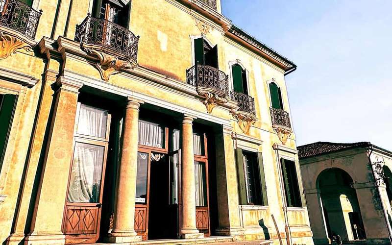 Brenta Riviera villa-túra Padovából, Villa Pisanival