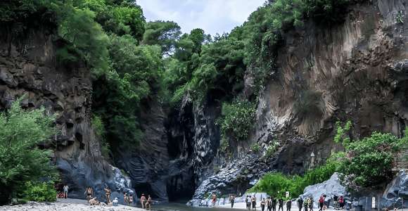Sicilia: Tour dell'Etna e delle Gole dell'Alcantara di un giorno con pranzo