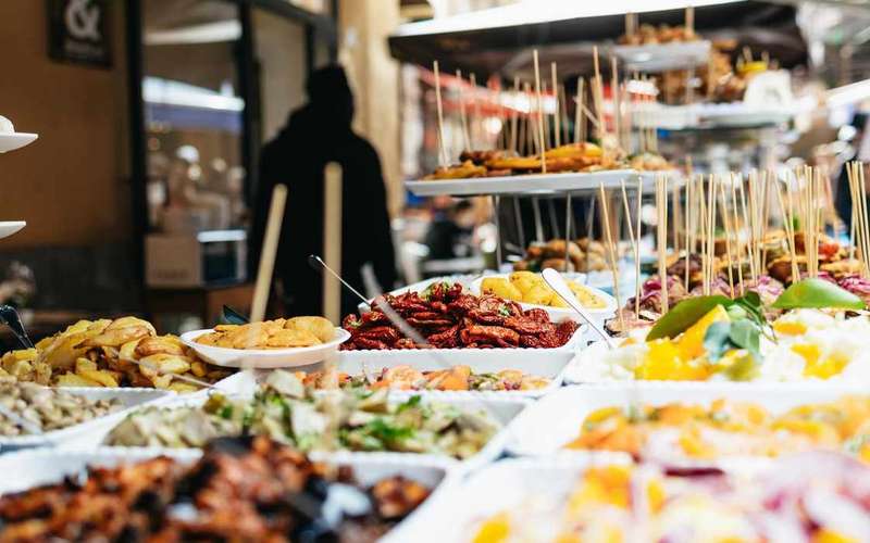 Palermói utcai ételtúra régi városi történelemmel és 5 kóstolóval
