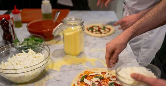 Milán: Clase de Elaboración de Pizza y Gelato con Cena y Vino