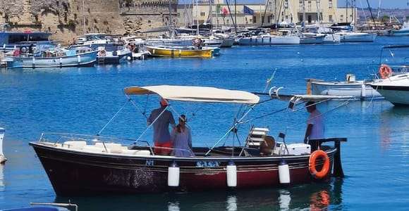 Gallipoli: private boat day trips with Sasà Tours