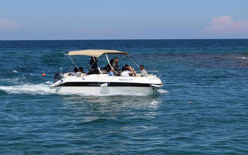 Barlanghajós túra Polignano a Mare-ban spritzzel és fürdéssel
